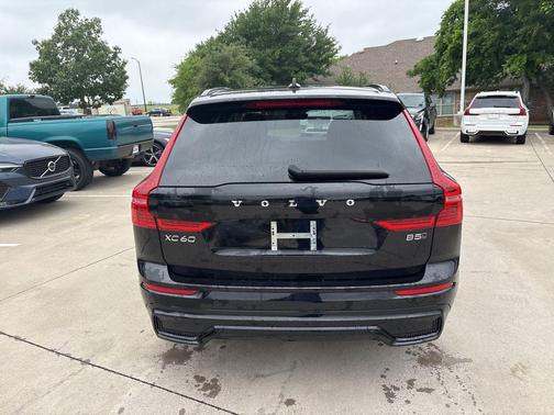 Onyx Black Metallic 2025 Volvo XC60 B5 AWD