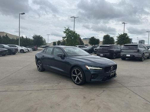 Grey 2024 Volvo S60 B5 Plus Dark Theme