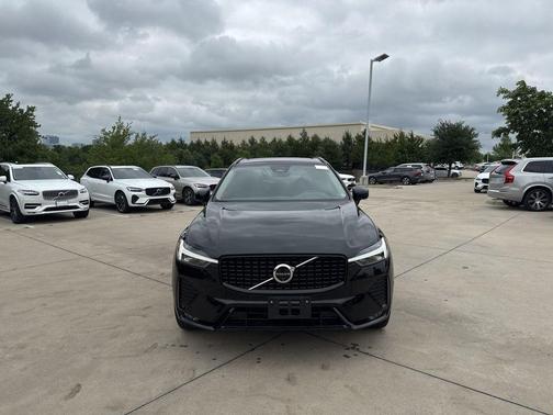 Onyx Black Metallic 2025 Volvo XC60 B5 Plus