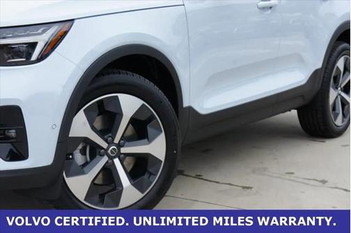2025 Volvo XC40 B5 Plus Dark Theme