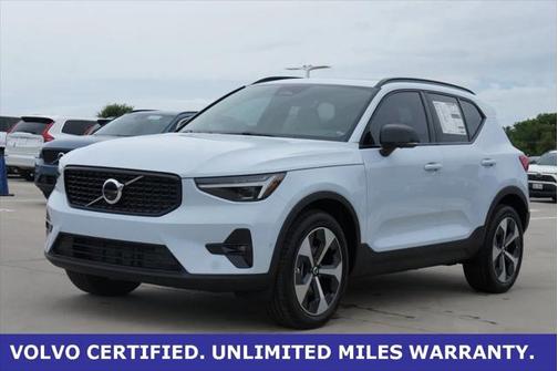 2025 Volvo XC40 B5 Plus Dark Theme