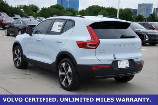 2025 Volvo XC40 B5 Plus Dark Theme