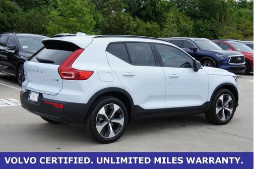 2025 Volvo XC40 B5 Plus Dark Theme