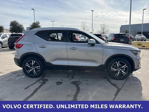 2025 Volvo XC40 B5 AWD