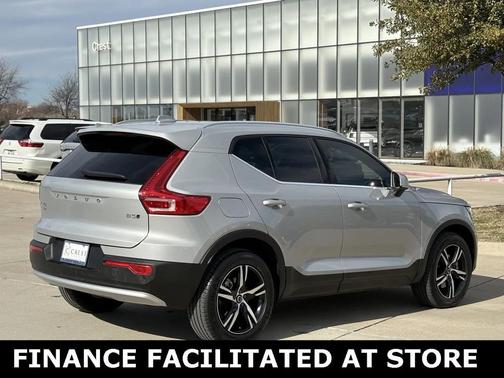 2025 Volvo XC40 B5 AWD