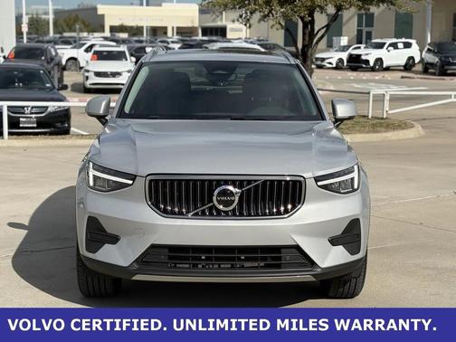 2025 Volvo XC40 B5 AWD