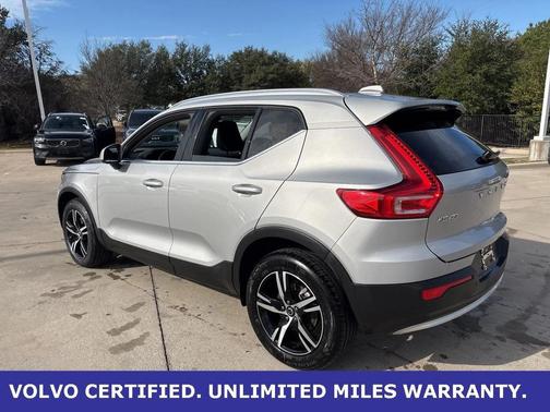 2025 Volvo XC40 B5 AWD