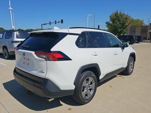 2022 Toyota RAV4 Hybrid LE