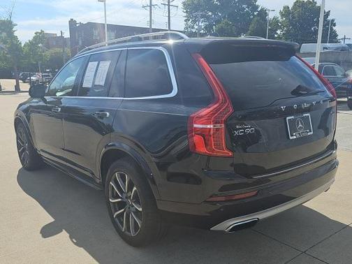 2017 Volvo XC90 T6 Momentum