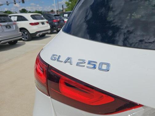 2021 Mercedes-Benz GLA 250 Base 4MATIC