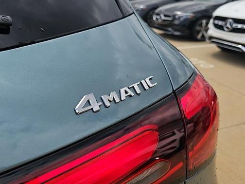 2026 Mercedes-Benz GLC 300 4MATIC