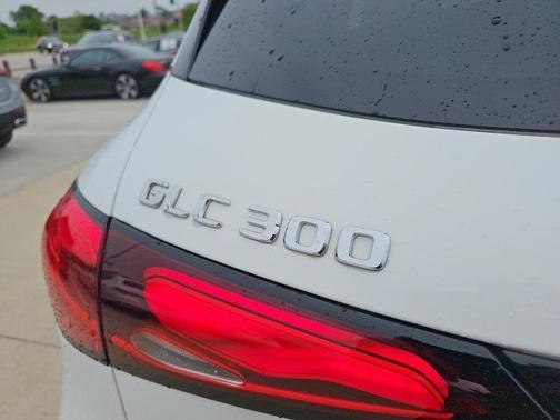 2025 Mercedes-Benz GLC 300 4MATIC