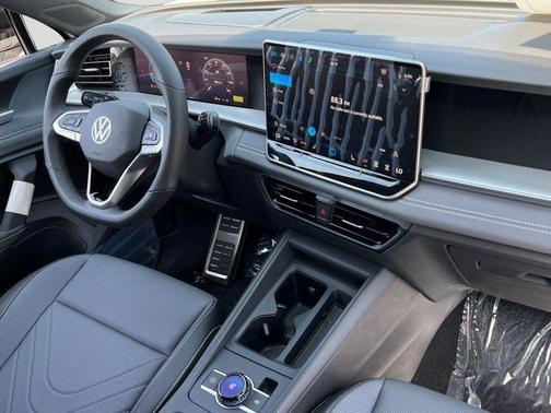 2025 Volkswagen Tiguan 2.0T SE R-Line Black