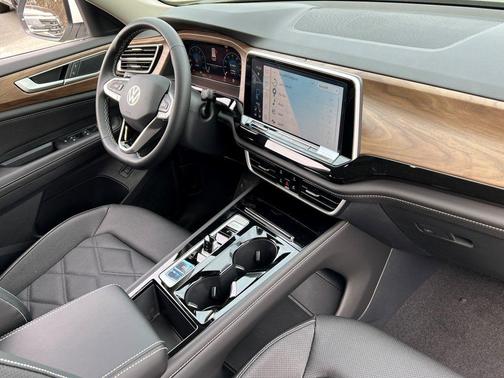 2025 Volkswagen Atlas 2.0T SE