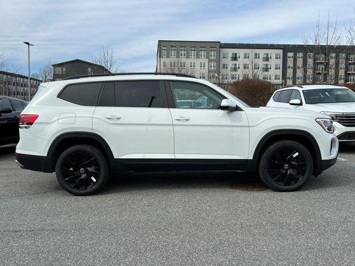 2025 Volkswagen Atlas 2.0T SE