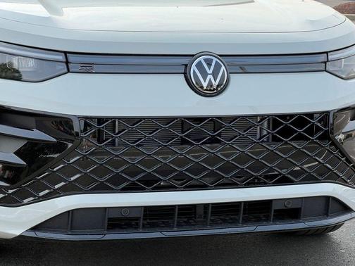 2025 Volkswagen Tiguan 2.0T SE R-Line Black
