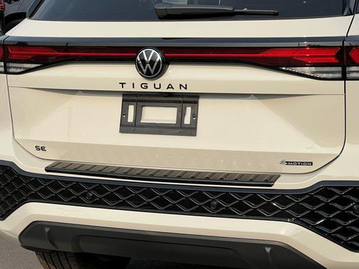 2025 Volkswagen Tiguan 2.0T SE R-Line Black