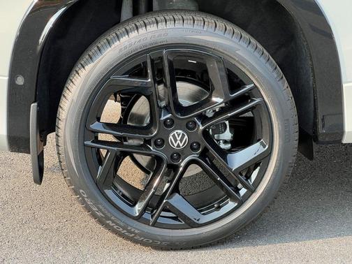 2025 Volkswagen Tiguan 2.0T SE R-Line Black