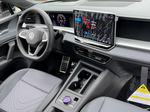 2025 Volkswagen Tiguan 2.0T SE R-Line Black
