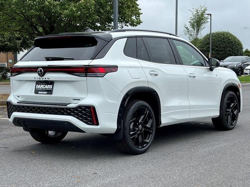 2025 Volkswagen Tiguan 2.0T SE R-Line Black