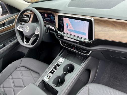 2025 Volkswagen Atlas 2.0T SE