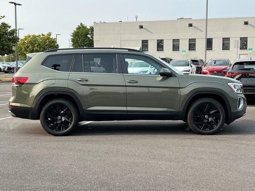 2025 Volkswagen Atlas 2.0T SE