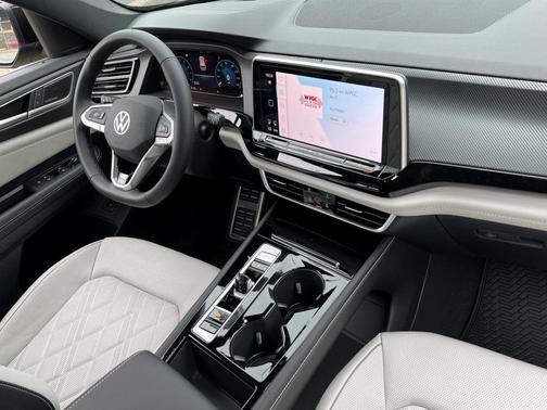 2025 Volkswagen Atlas Cross Sport 2.0T SEL Premium R-Line