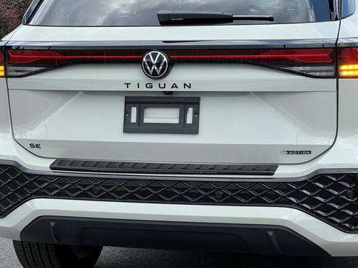 2025 Volkswagen Tiguan 2.0T SE R-Line Black