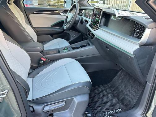 2025 Volkswagen Tiguan 2.0T SE R-Line Black