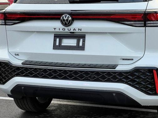 2025 Volkswagen Tiguan 2.0T SE R-Line Black
