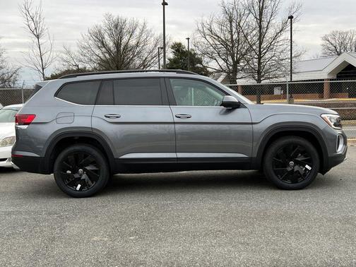 2025 Volkswagen Atlas 2.0T SE