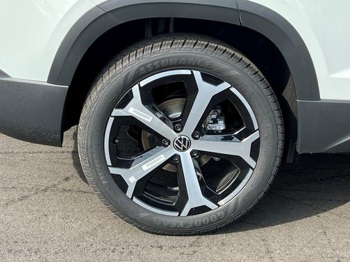 2025 Volkswagen Taos 1.5T SEL