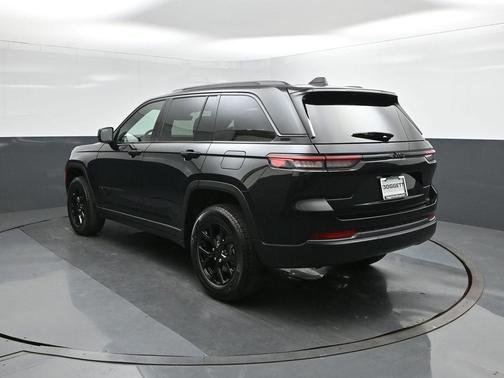 2026 Jeep Grand Cherokee Laredo