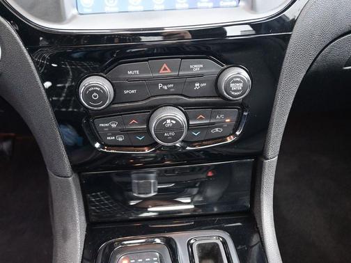 2022 Chrysler 300 S