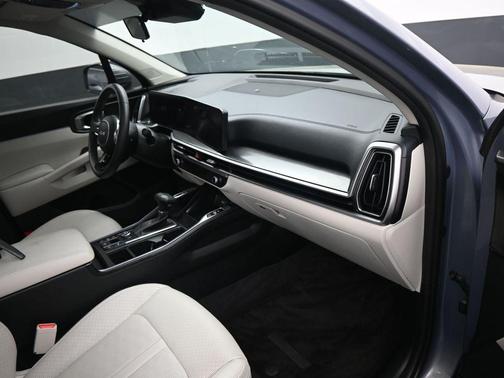 Everlasting Silver 2024 Kia Sorento S