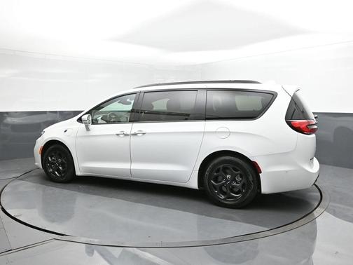 2021 Chrysler Pacifica Hybrid Touring L