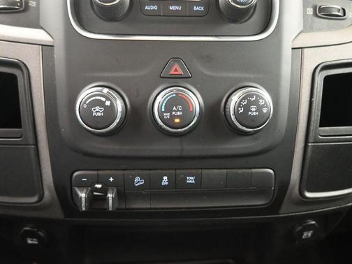 Brilliant Black Crystal Pearlcoat 2017 RAM 2500 Tradesman