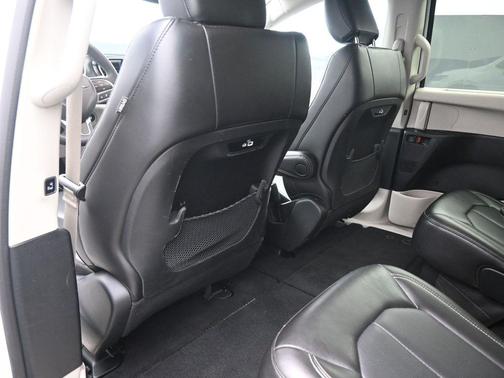 2023 Chrysler Pacifica Touring-L