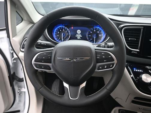2023 Chrysler Pacifica Touring-L