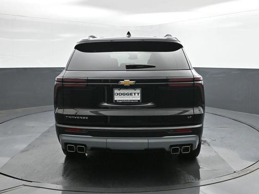 Mosaic Black Metallic 2024 Chevrolet Traverse LT