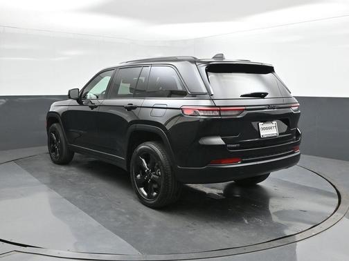Diamond Black 2025 Jeep Grand Cherokee Laredo