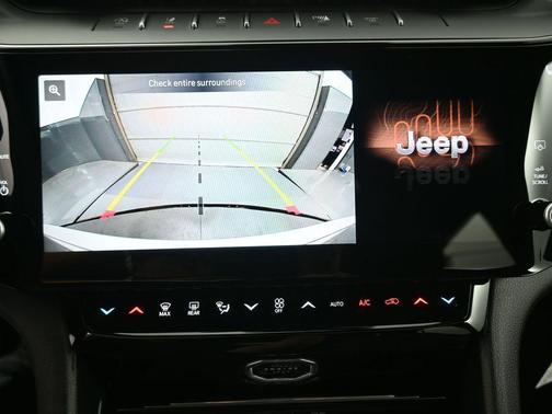 Silver Zynith 2026 Jeep Grand Cherokee Laredo