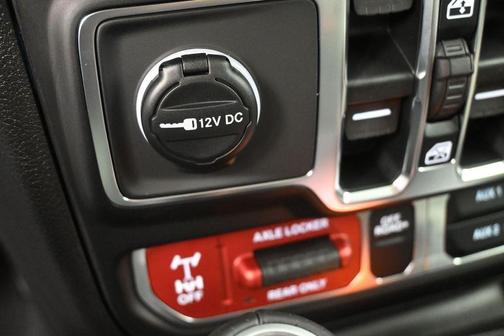 Bright White Clearcoat 2026 Jeep Gladiator Mojave