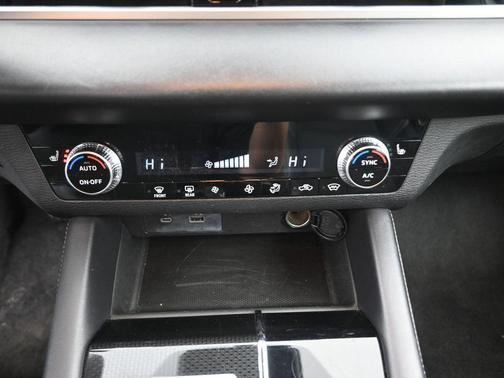 Black 2023 Mitsubishi Outlander