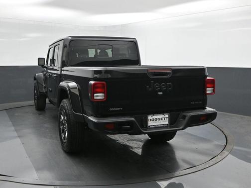 Black Clearcoat 2026 Jeep Gladiator Sport