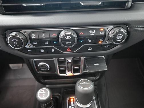 Black Clearcoat 2026 Jeep Gladiator Sport