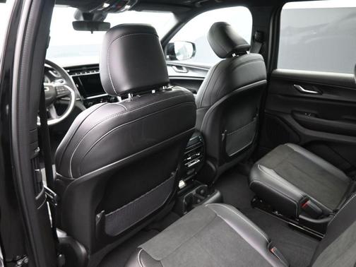 Diamond Black 2025 Jeep Grand Cherokee L Laredo