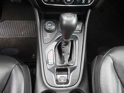 2019 Jeep Cherokee Overland