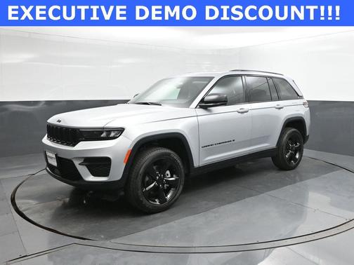 2025 Jeep Grand Cherokee Laredo