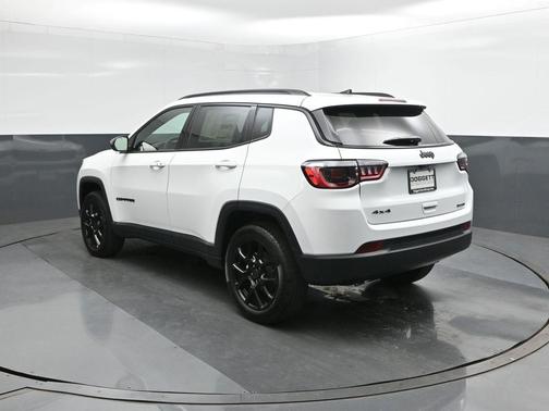 Bright White Clearcoat 2026 Jeep Compass Latitude